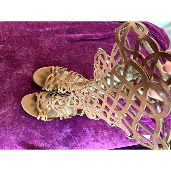 STUART WEITZMAN $495 Aphrodite Gladiator Sandal SEXY FLATS Size 9 Tan FESTIVAL - Picture 6 of 8